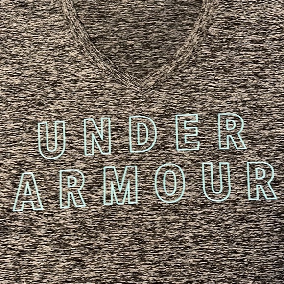 Women’s Under Armour shirt size small - Picture 5 of 9